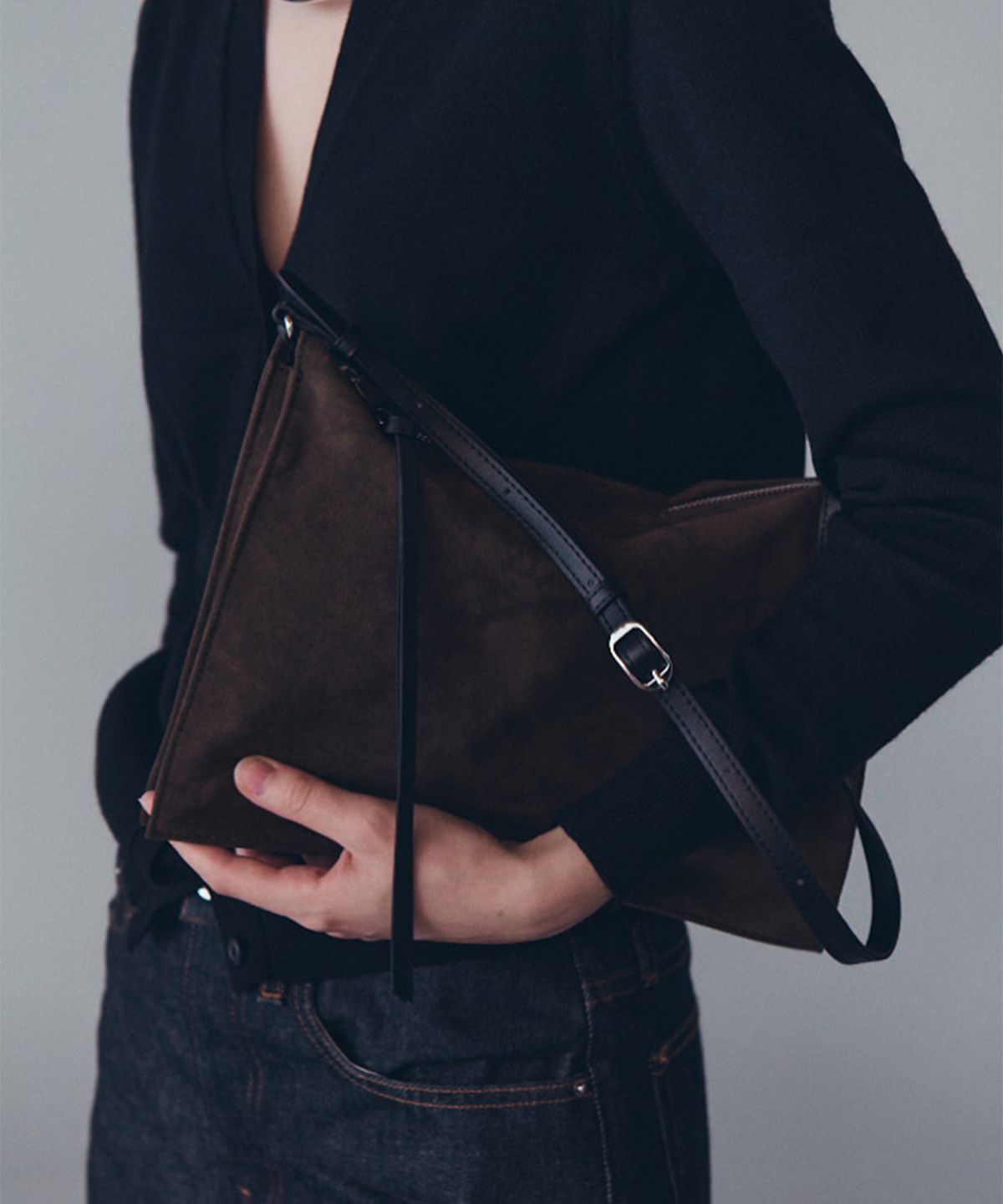 오브히(OVHEE) 아코디언 스웨이드백 Accordion Suede Bag_Dark Olive
