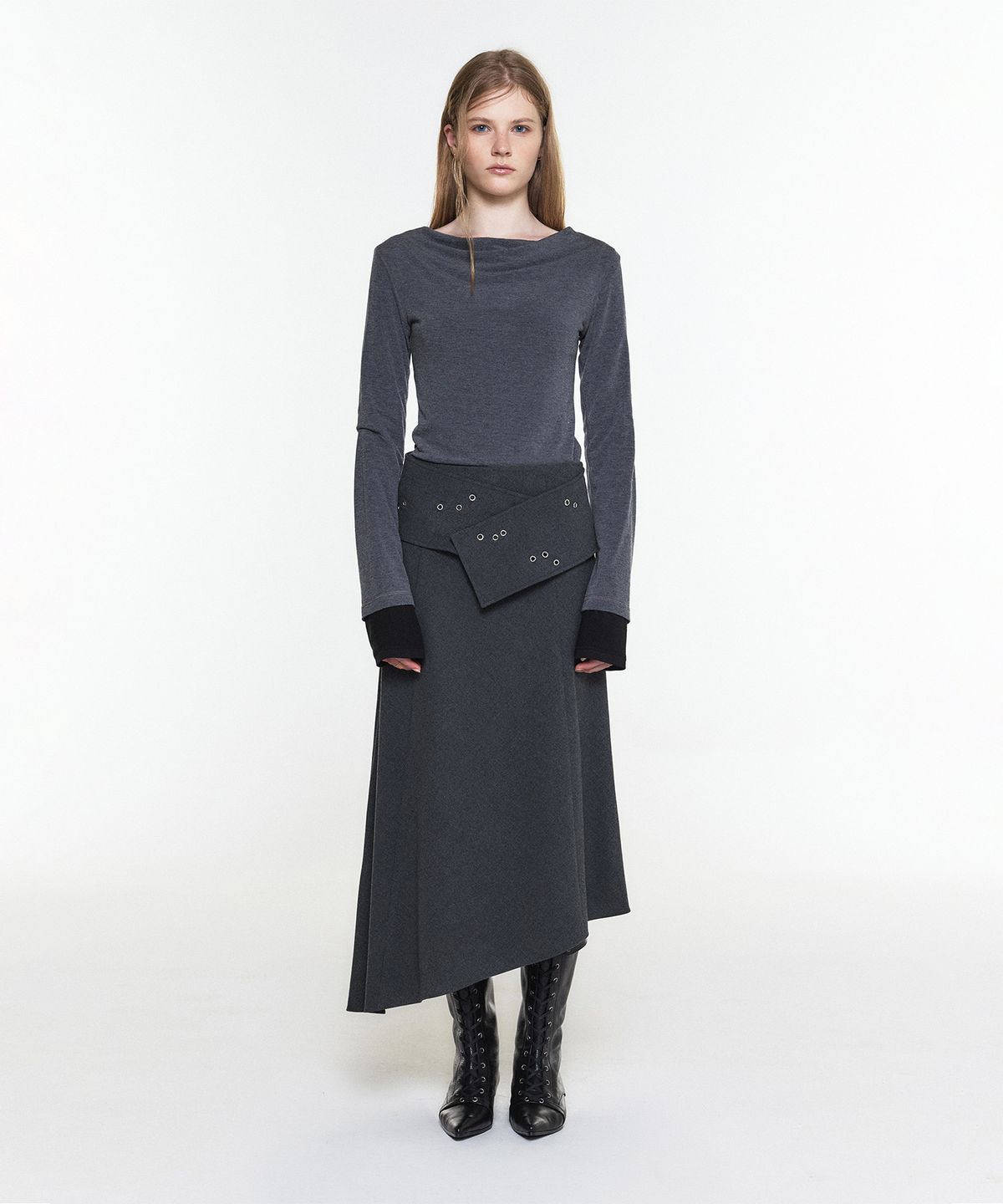 쓰리투에이티(THREE TO EIGHTY) ASYMMETRIC BELTED SKIRT CHARCOAL