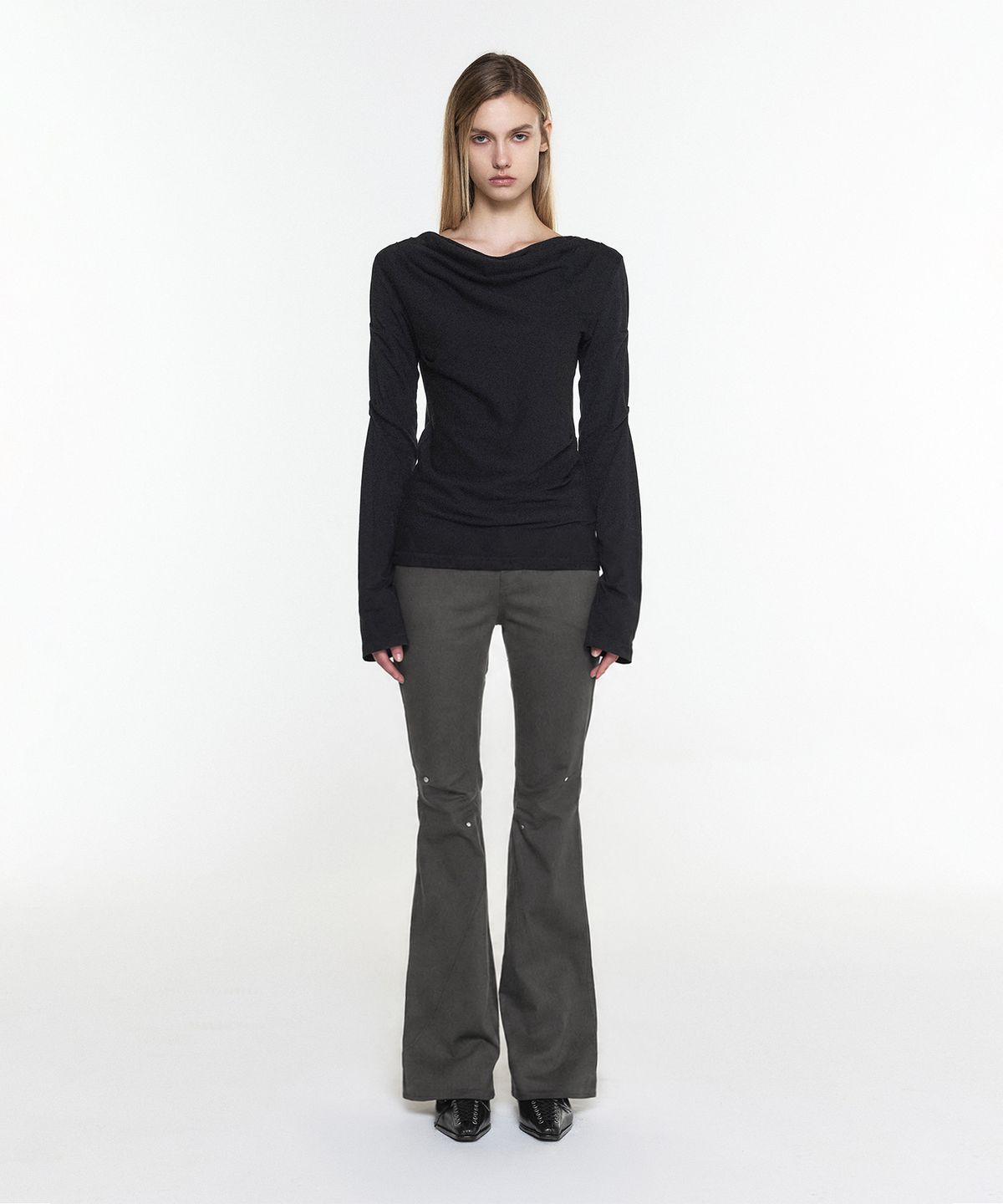 쓰리투에이티(THREE TO EIGHTY) STUDDED PANEL LINE BOOTCUT PANTS ASH KHAKI