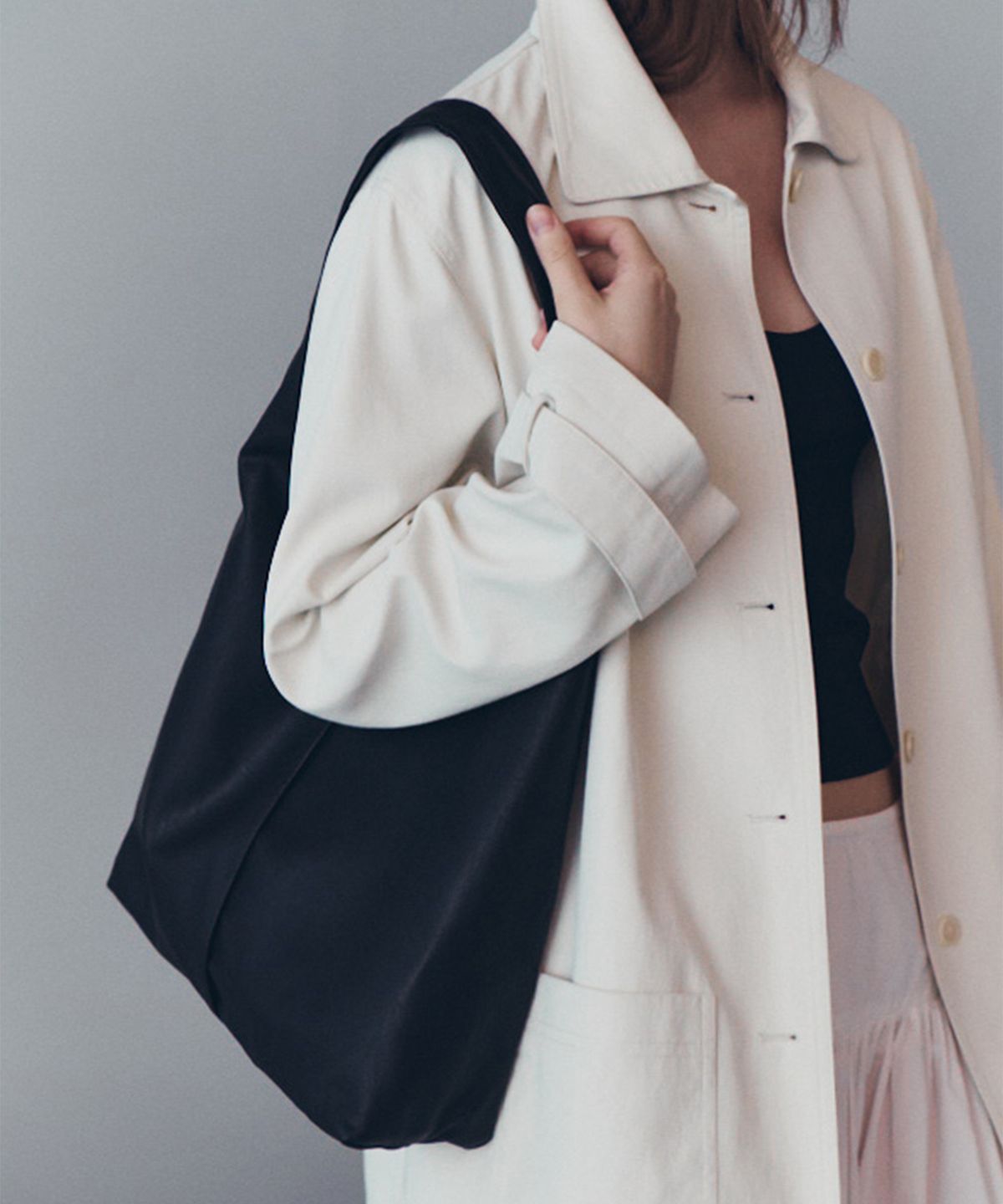 오브히(OVHEE) 라인 호보백 Line Hobo Bag_Black