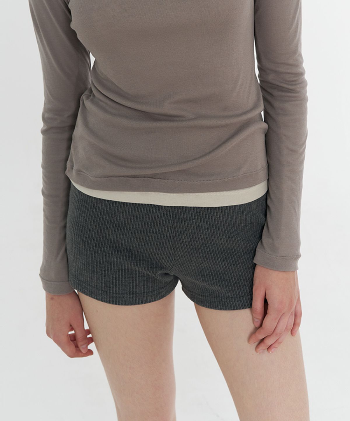 타버트(TARVERT) Nova Ribbed Shorts - Charcoal