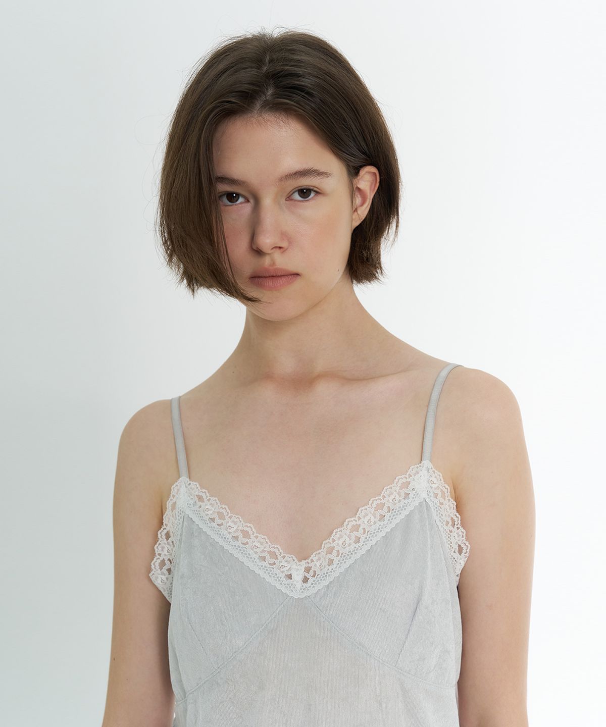 타버트(TARVERT) Anua Lace Velvet Sleeveless Top - Gray