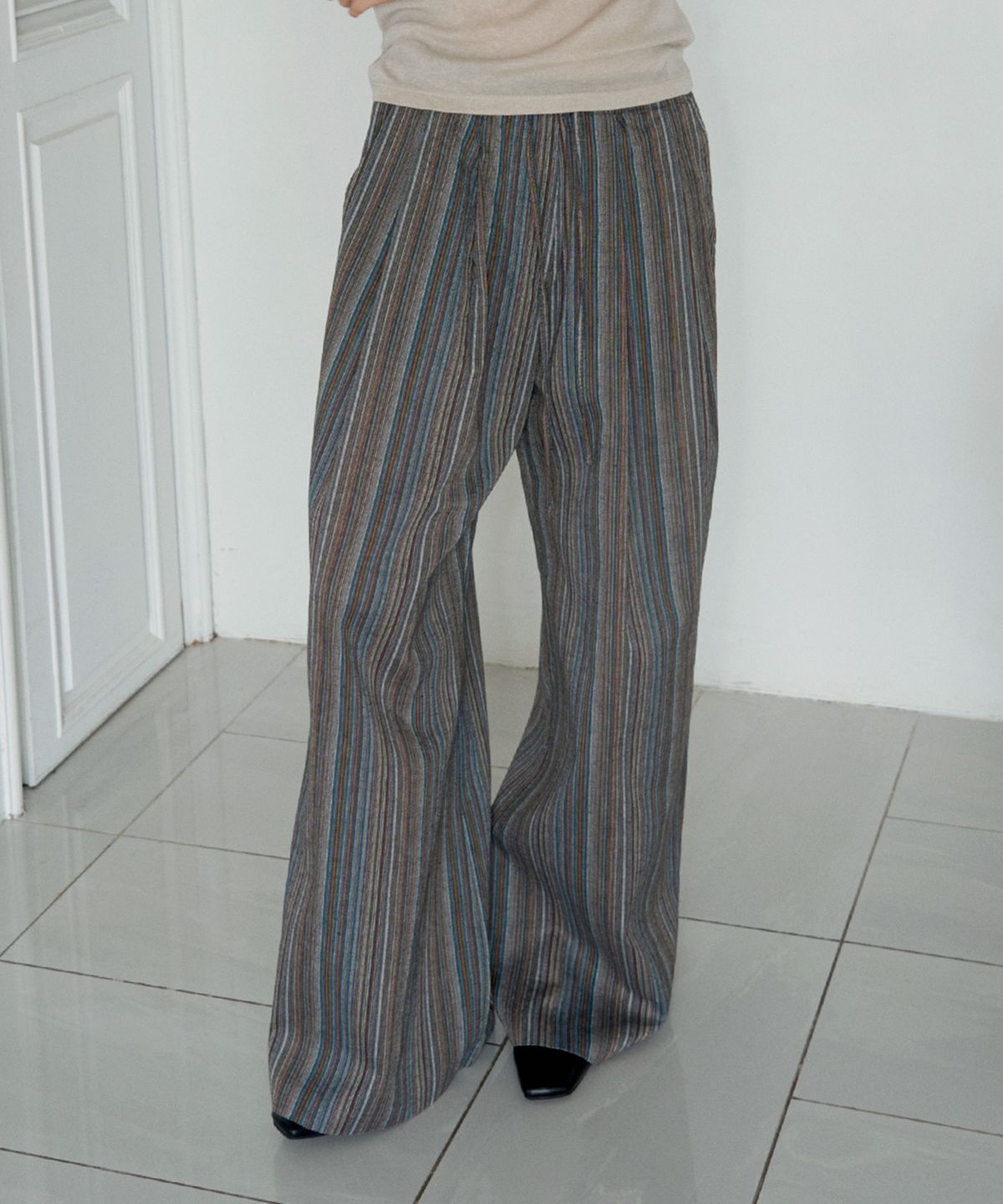위에버(WEEVER) Breeze stripe wide pants navy