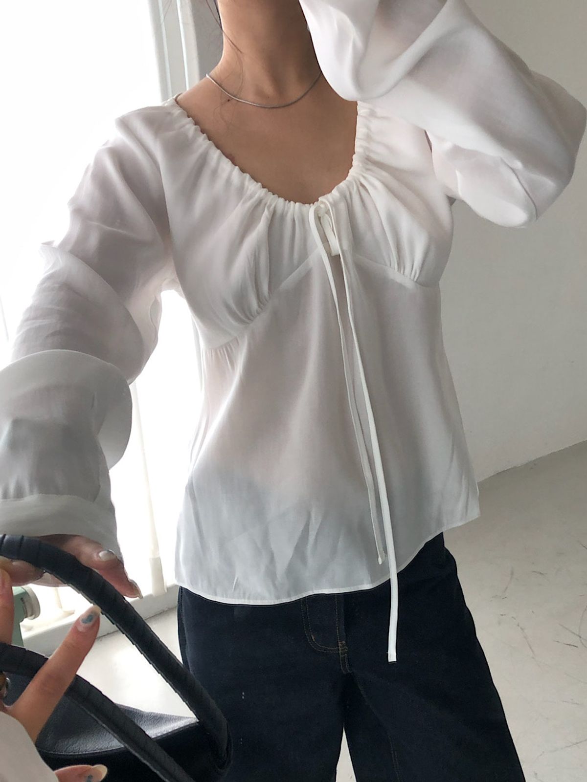 아포엠(APOEM) Muse Gather Blouse (2C)