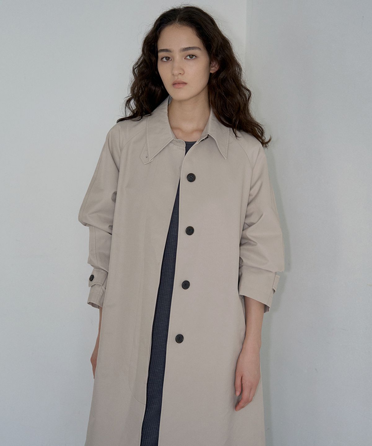 위에버(WEEVER) Hidden button trench Coat beige