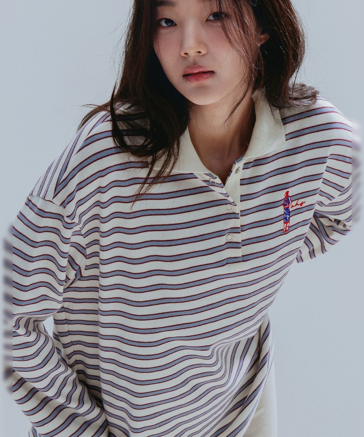 앤하츠(ANNEHEARTS) Girl Emblem Polo Tee_IVORY