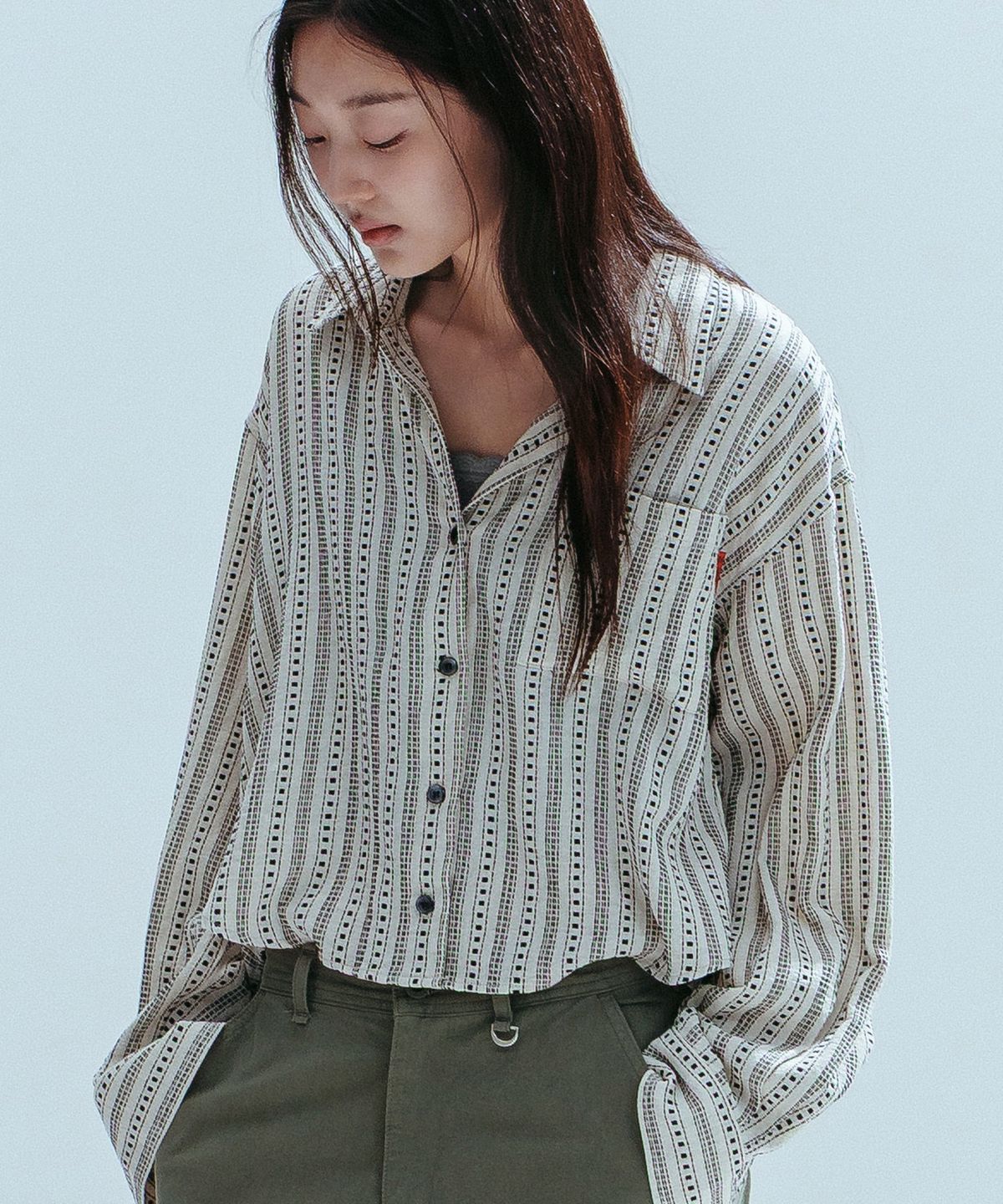 앤하츠(ANNEHEARTS) Stitch Line Stripe Crop Shirt_IVORY