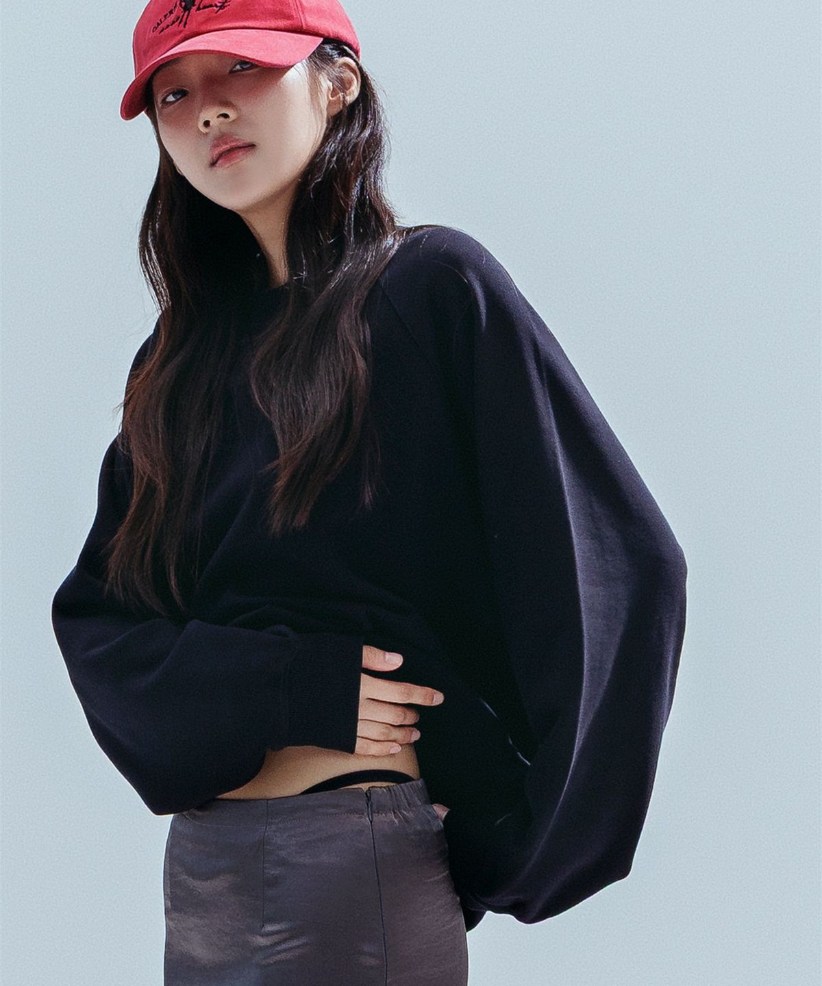 앤하츠(ANNEHEARTS) Floral Muse Raglan Sweatshirt_BLACK