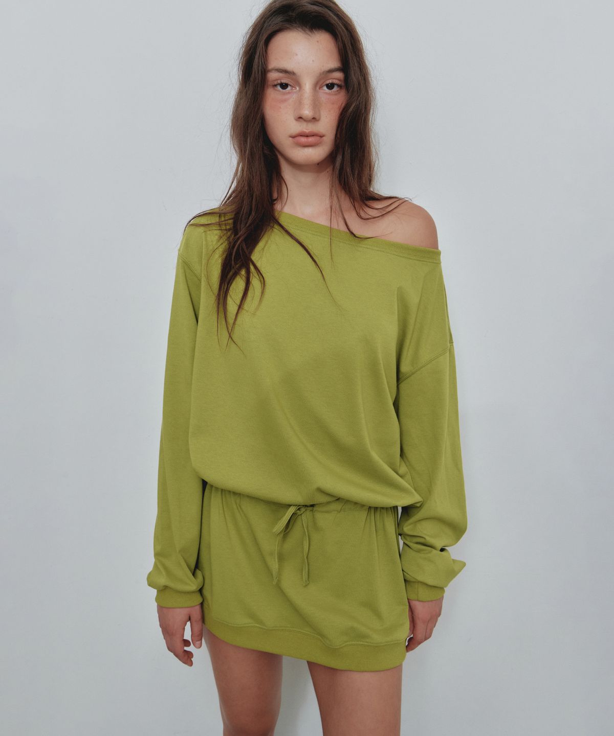 씨타(CITTA) Off-Shoulder Drawstring Mini Dress_CTOP721(Olive)
