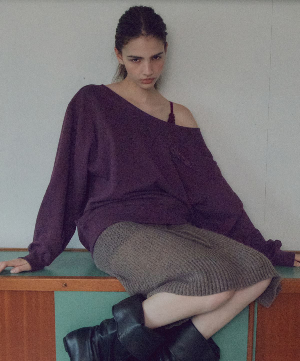 씨타(CITTA) Off-Shoulder Applique Sweatshirt_CTT3042(Burgundy)
