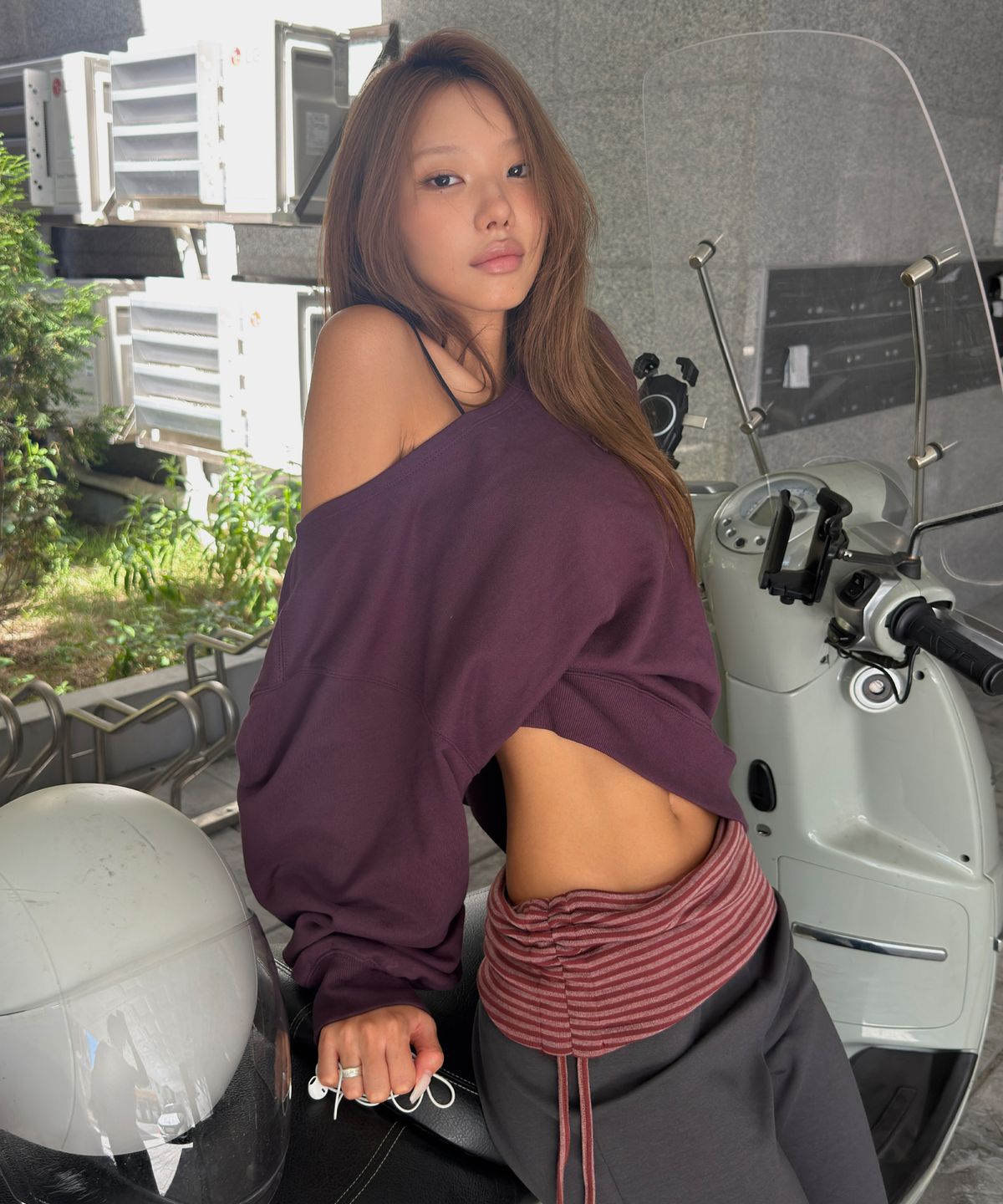 씨타(CITTA) Off-Shoulder Applique Sweatshirt_CTT3042(Burgundy)