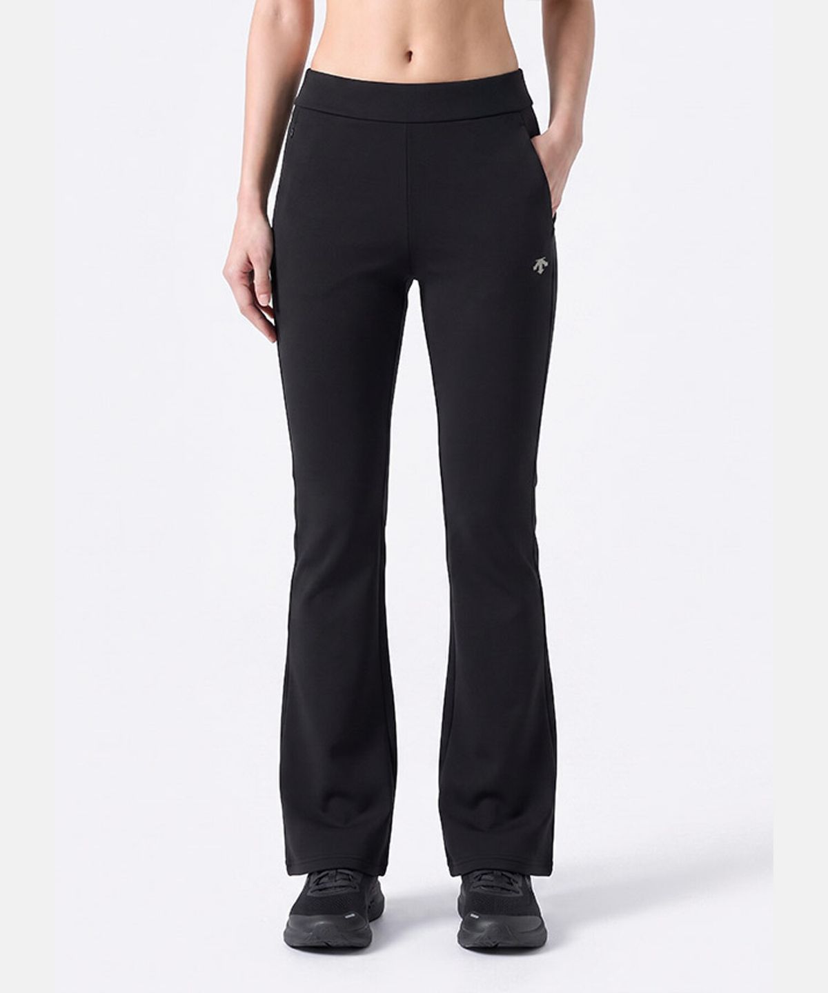 데상트(DESCENTE) 여성 기모 부츠컷 트레이닝 팬츠 블랙 SR322PKP91