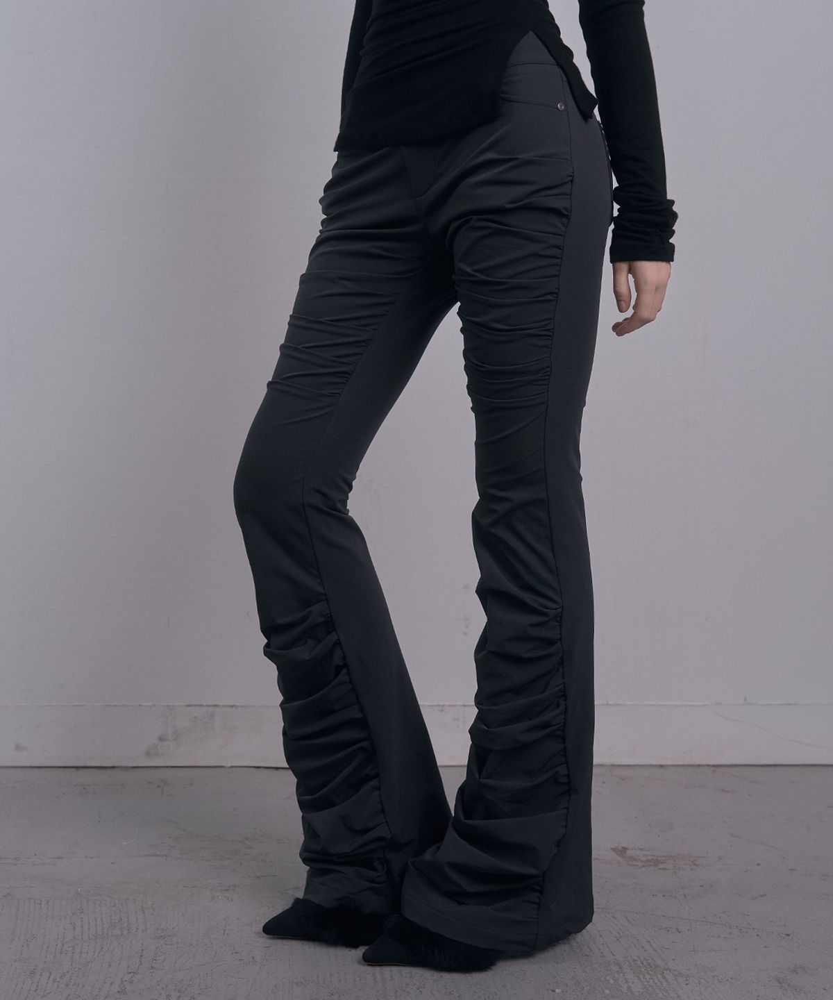 데미오(DAMIO) Ruched Bootcut Pants (Charcoal)