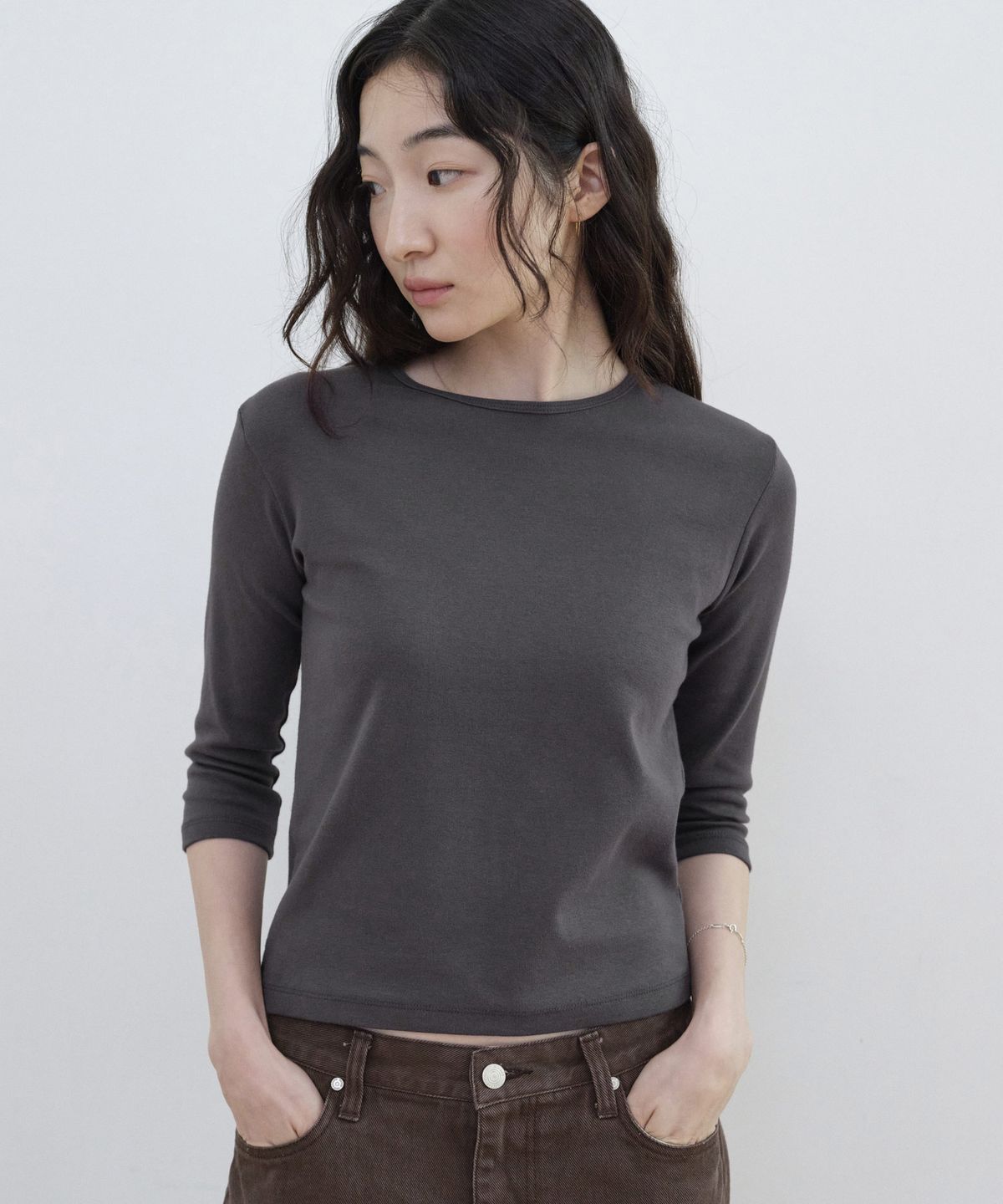 스텝어라운드(STEP AROUND) Basic 3/4 Sleeve Slim TEE_CHARCOAL