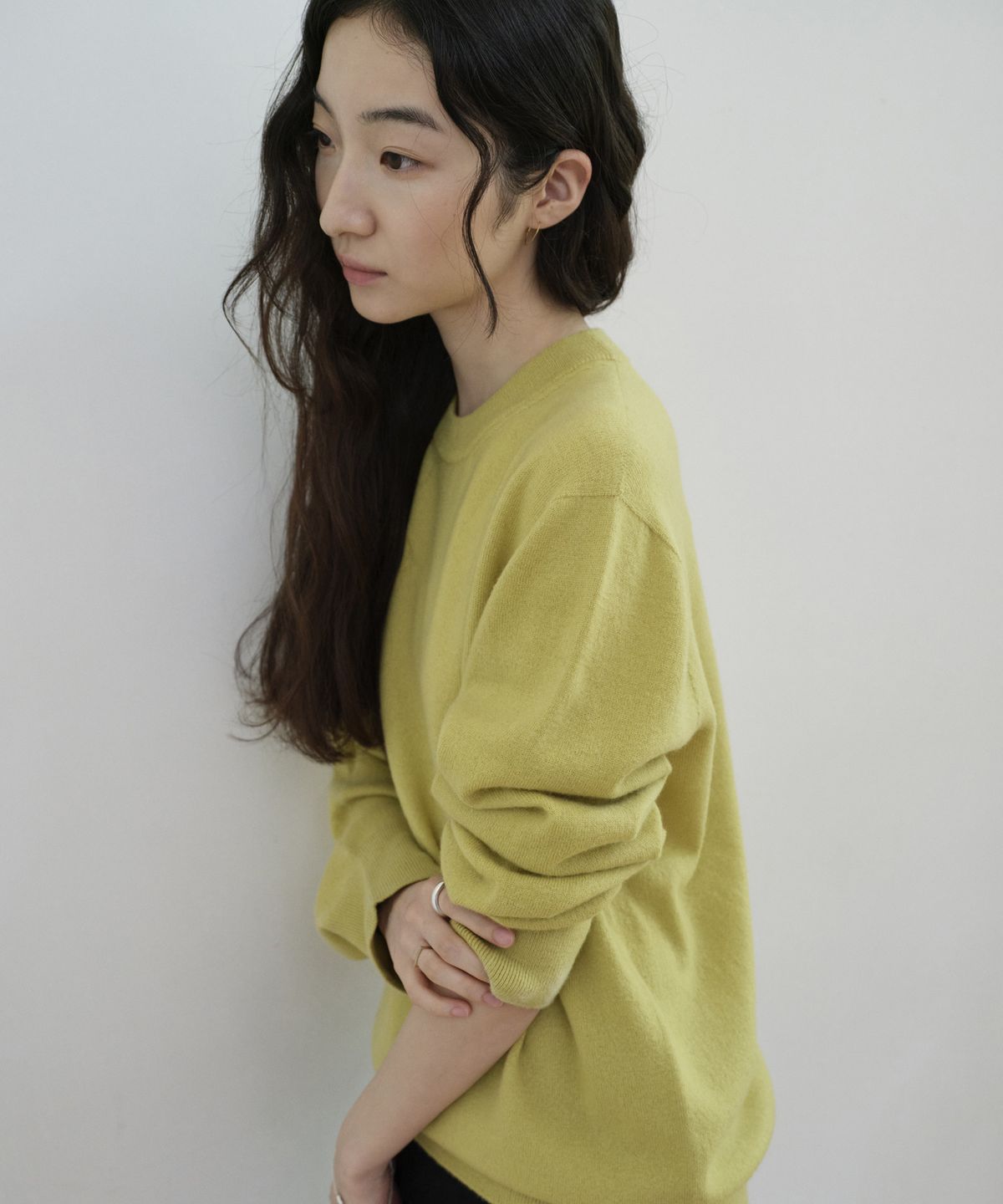 스텝어라운드(STEP AROUND) Superfine Merino Wholegarment Crewneck Knit_OLIVE YELLOW