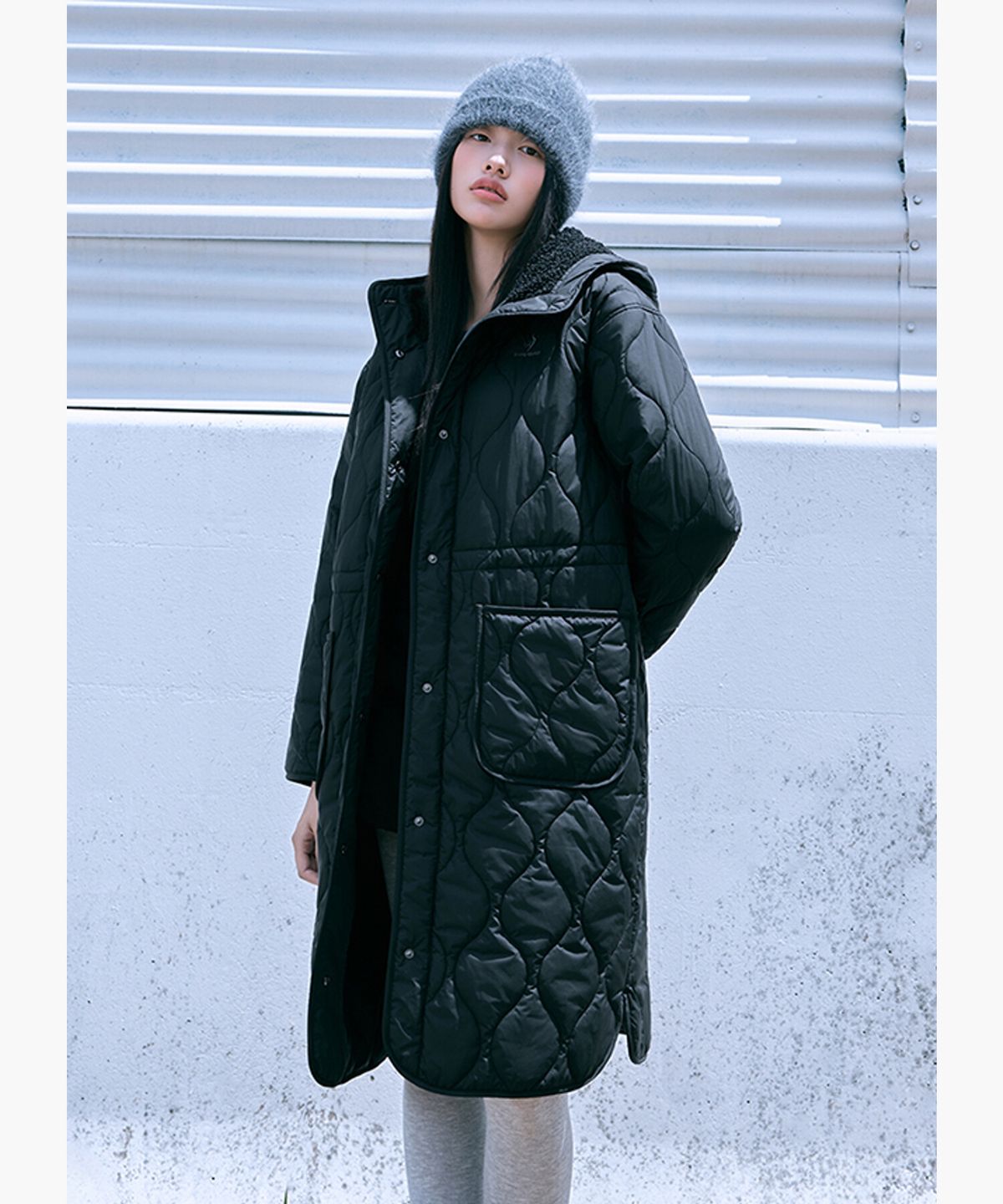 르꼬끄(LECOQ) 여성 루즈핏 후드 퀼팅 롱 패딩 - 블랙 QR422JPDO1