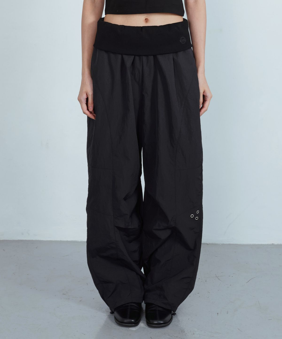 키지코(KIJIKO) ke619. Eyelet Folding Nylon Pants Black