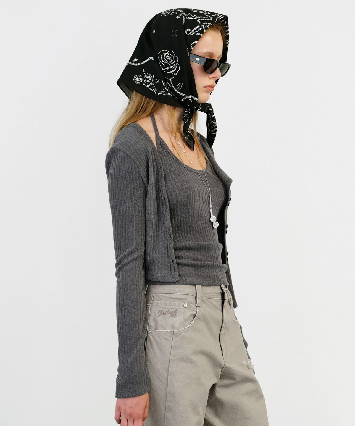 인스턴트펑크(INSTANTFUNK) RIB HALTER CARDIGAN SET UP - CHARCOAL