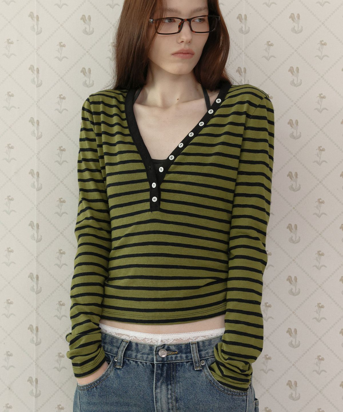 도프셉(DOFFSEPT) Slim Stripe Deep V-Neck Tee (Olive)