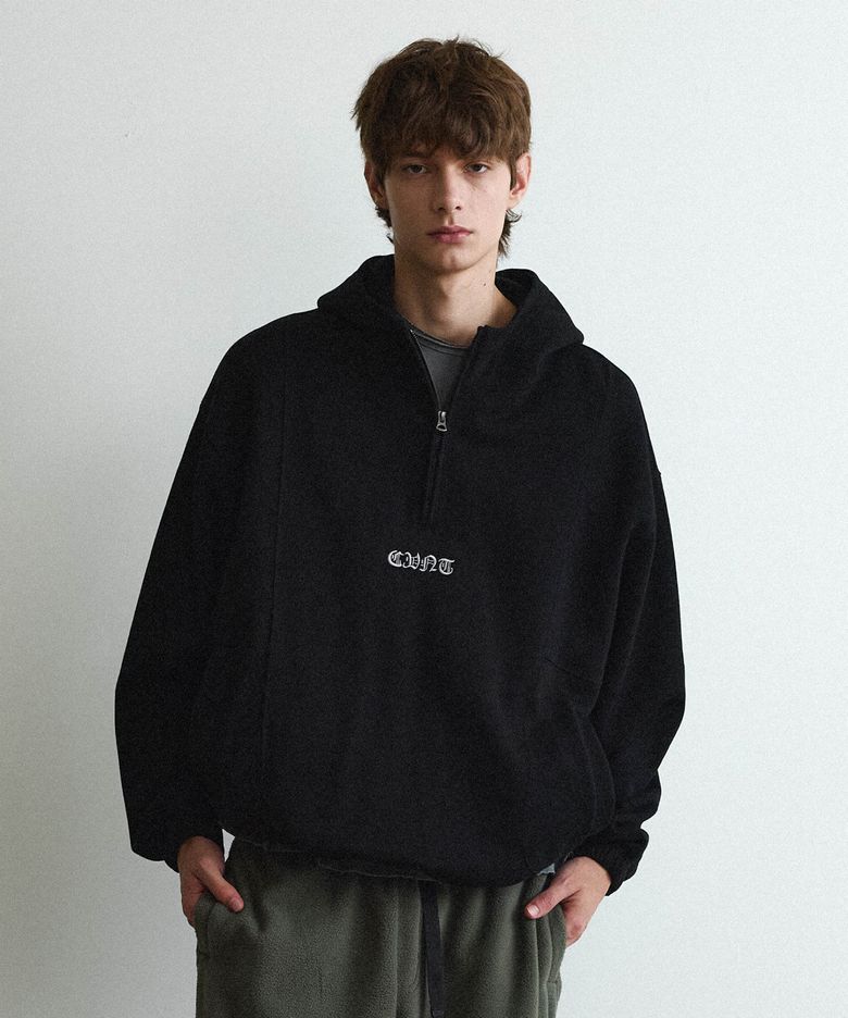 디플로마 CVNT 커브드 하프집업 후디 블랙
