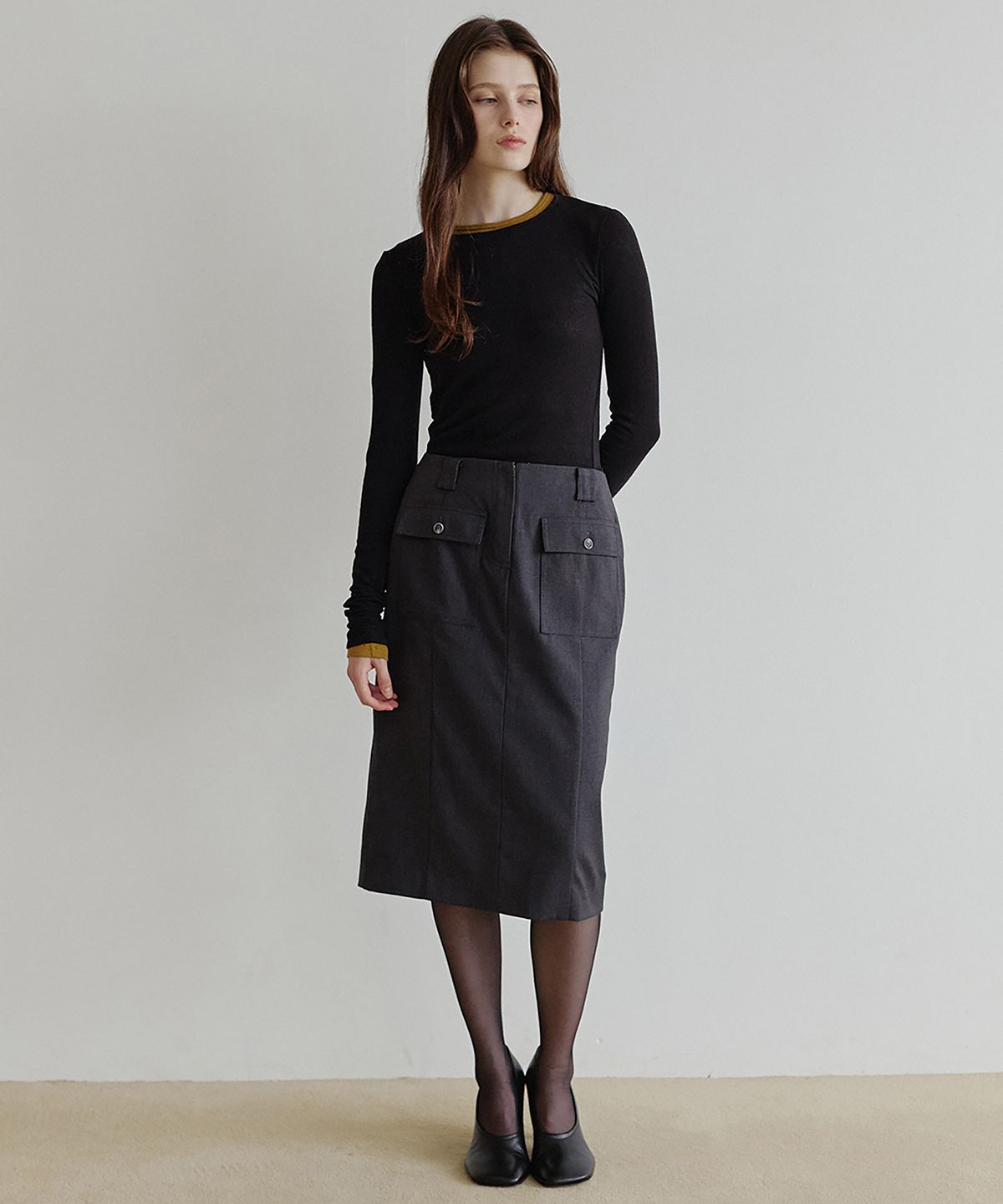 메이크어토스트(MAKE A TOAST) 플랩 포켓 미디 스커트 (다크 그레이) MBFFSK004DG