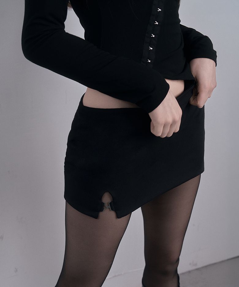 Buckle Mini Skirt (Black)