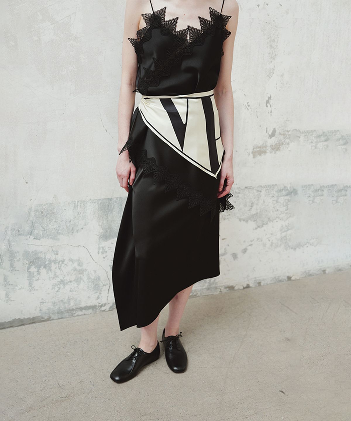 더룸(THELOOM) DRAPE LINE SKIRT_BLACK