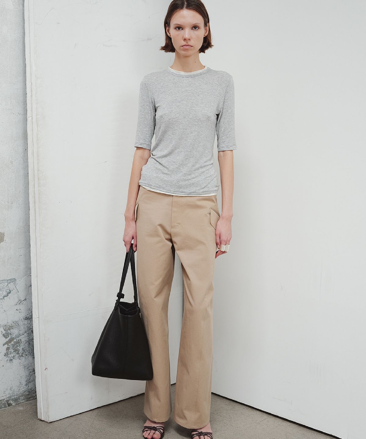 더룸(THELOOM) SPIRAL LINE BARREL TROUSERS_BEIGE