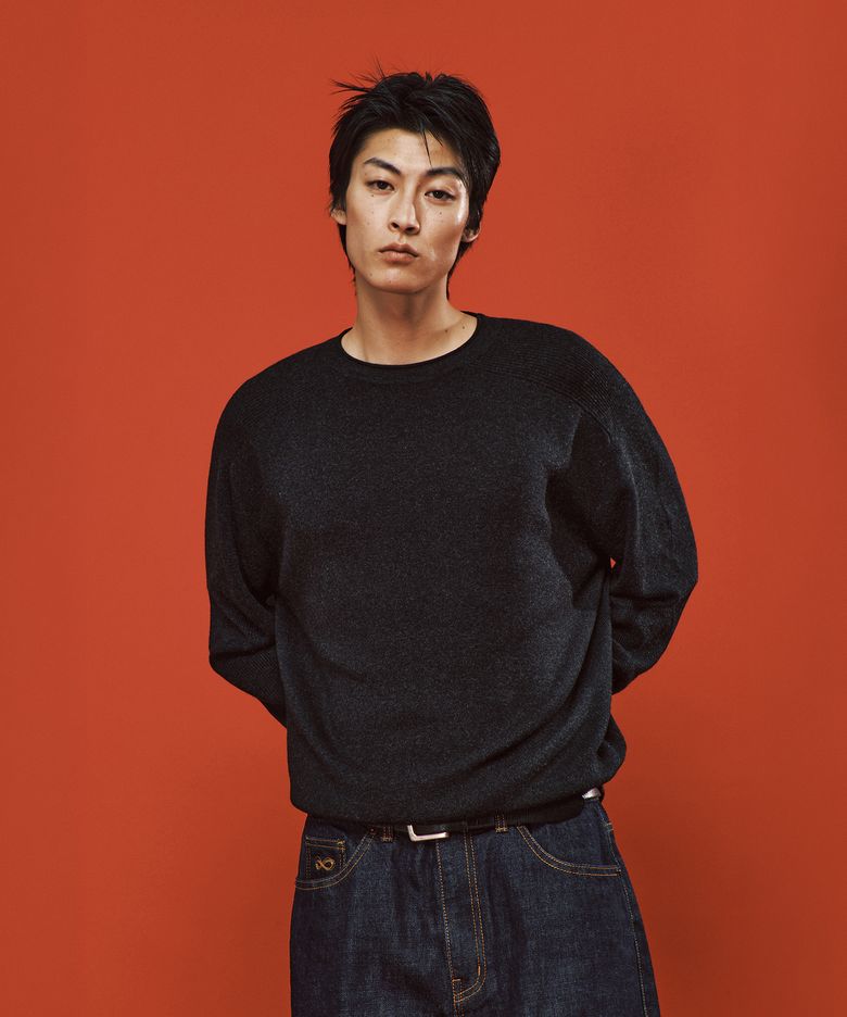 캐시미어 블랜드 라인 크루넥 니트 차콜