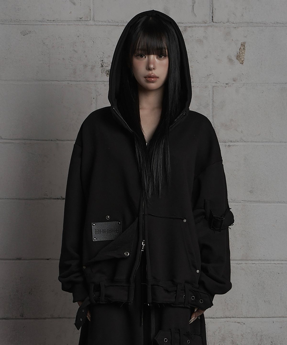 에트오소메(ETRE AU SOMMET) Belted Raw Edge Hood Zip-Up (Black)
