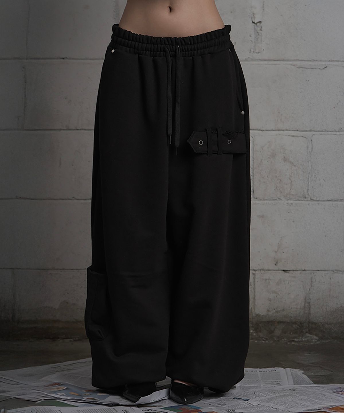 에트오소메(ETRE AU SOMMET) Belted Raw Edge Wide Pants (Black)
