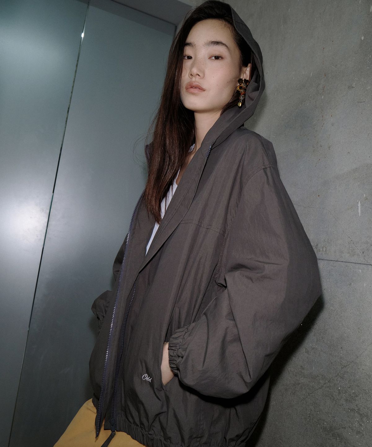 오드캐롤(ODDCAROL) Milo Hood Jumper_Chacoal