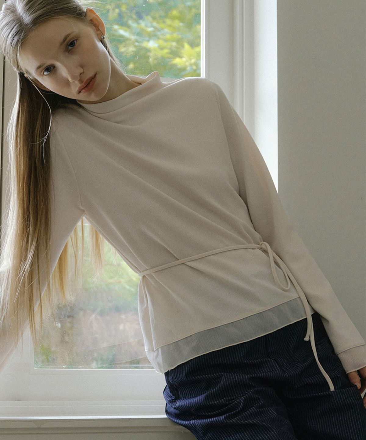 아워코모스(OURCOMOS) comos 1516 chiffon detail mock neck T-shirt (3color)