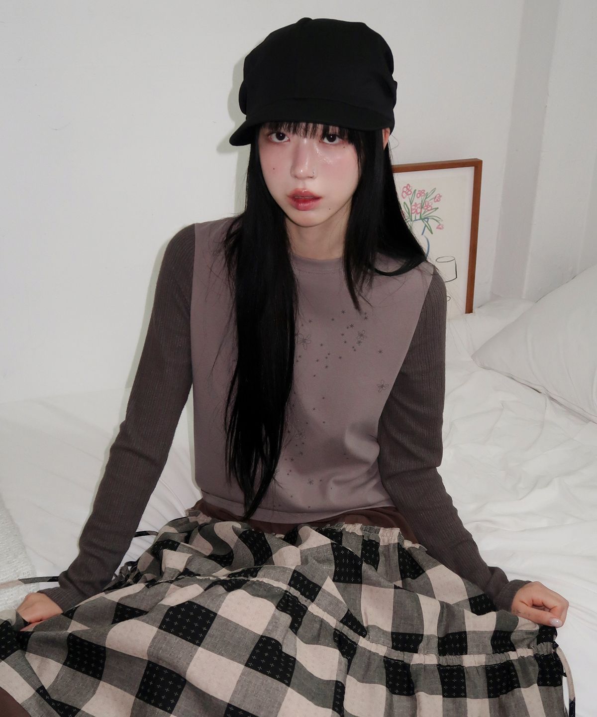 썸플레이스(SOME PLACE) 소매 배색 플라워 프린팅 라운드넥 세미 크롭 롱슬리브 긴팔 티셔츠_2COLOR