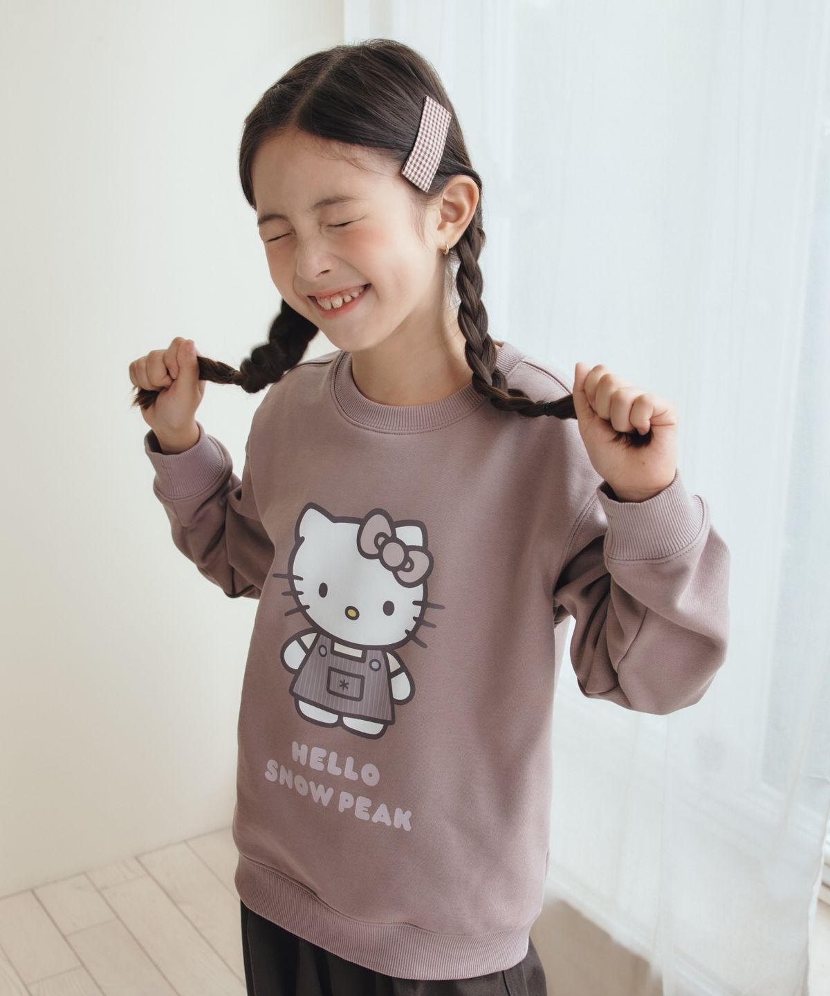 스노우피크 어패럴 키즈(SNOWPEAK APPAREL KIDS) [스노우피크 X 헬로키티] 키즈 약기모 맨투맨 (S26WKFHT88) Rusty Pink