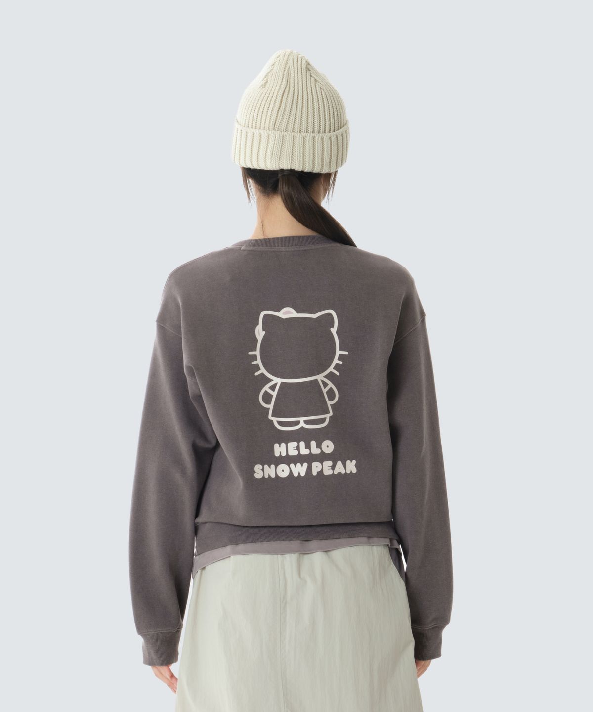 스노우피크 어패럴(SNOWPEAK APPAREL) [스노우피크 X 헬로키티] 피그먼트 다잉 여성 맨투맨 (S26FWFHT85) Choco Brown