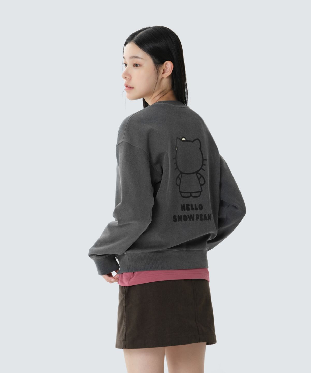 스노우피크 어패럴(SNOWPEAK APPAREL) [스노우피크 X 헬로키티] 피그먼트 다잉 여성 맨투맨 (S26FWFHT85) Charcoal