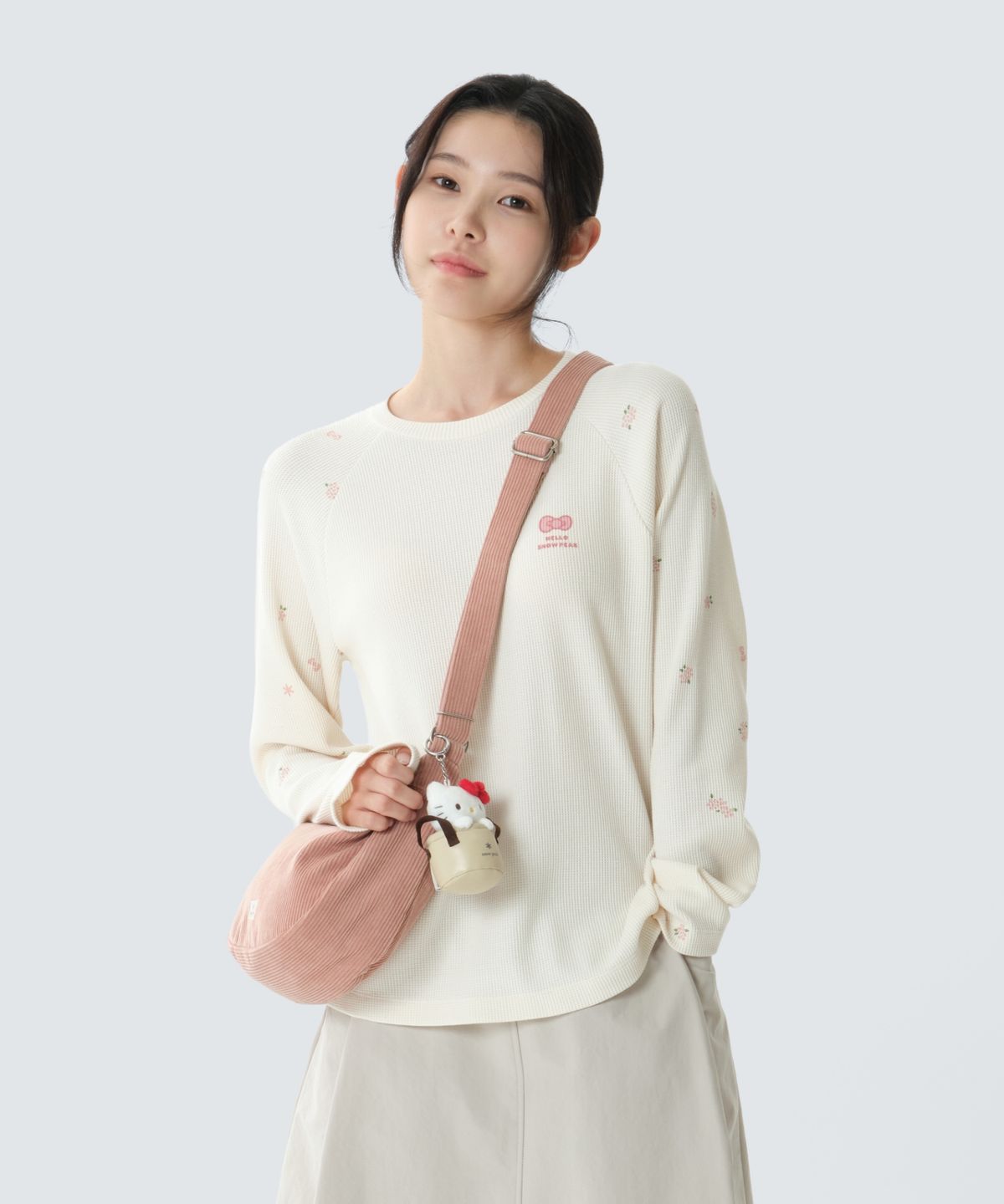 스노우피크 어패럴(SNOWPEAK APPAREL) [스노우피크 X 헬로키티] 와플 여성 긴팔 티셔츠 (S26FWFTL87) Light Pink