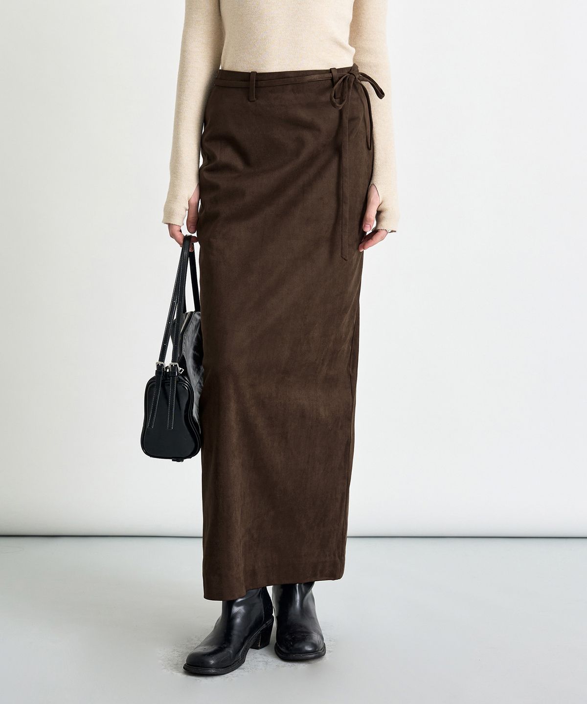 커스텀어클락 우먼(COSTUMEOCLOCK WOMAN) 포멀 슬릿 H라인 맥시 스커트 스웨이드 브라운 COWSK005BROWN