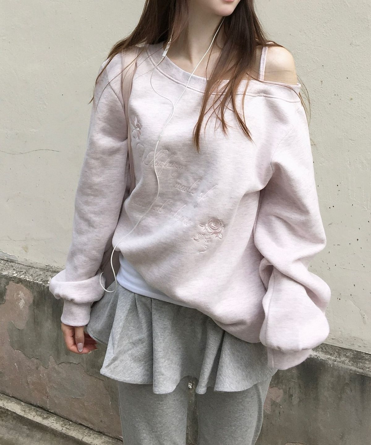 위스페어리(WHISFAIRY) Winter Rose One-Shoulder Sweatshirt - MELANGE PINK (LIGHT ver. 기모X)