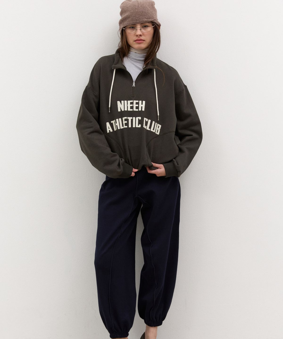 니히(NIEEH) Half neck zip (Charcoal)