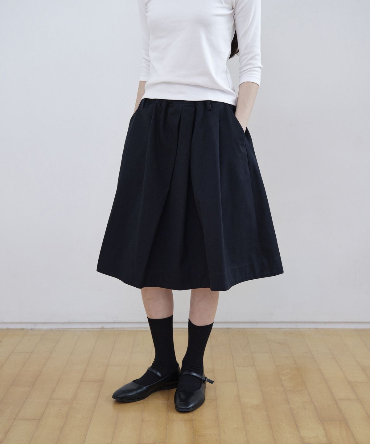 스텝어라운드(STEP AROUND) Cotton Tuck Pleated Banding Mid Skirt_NAVY