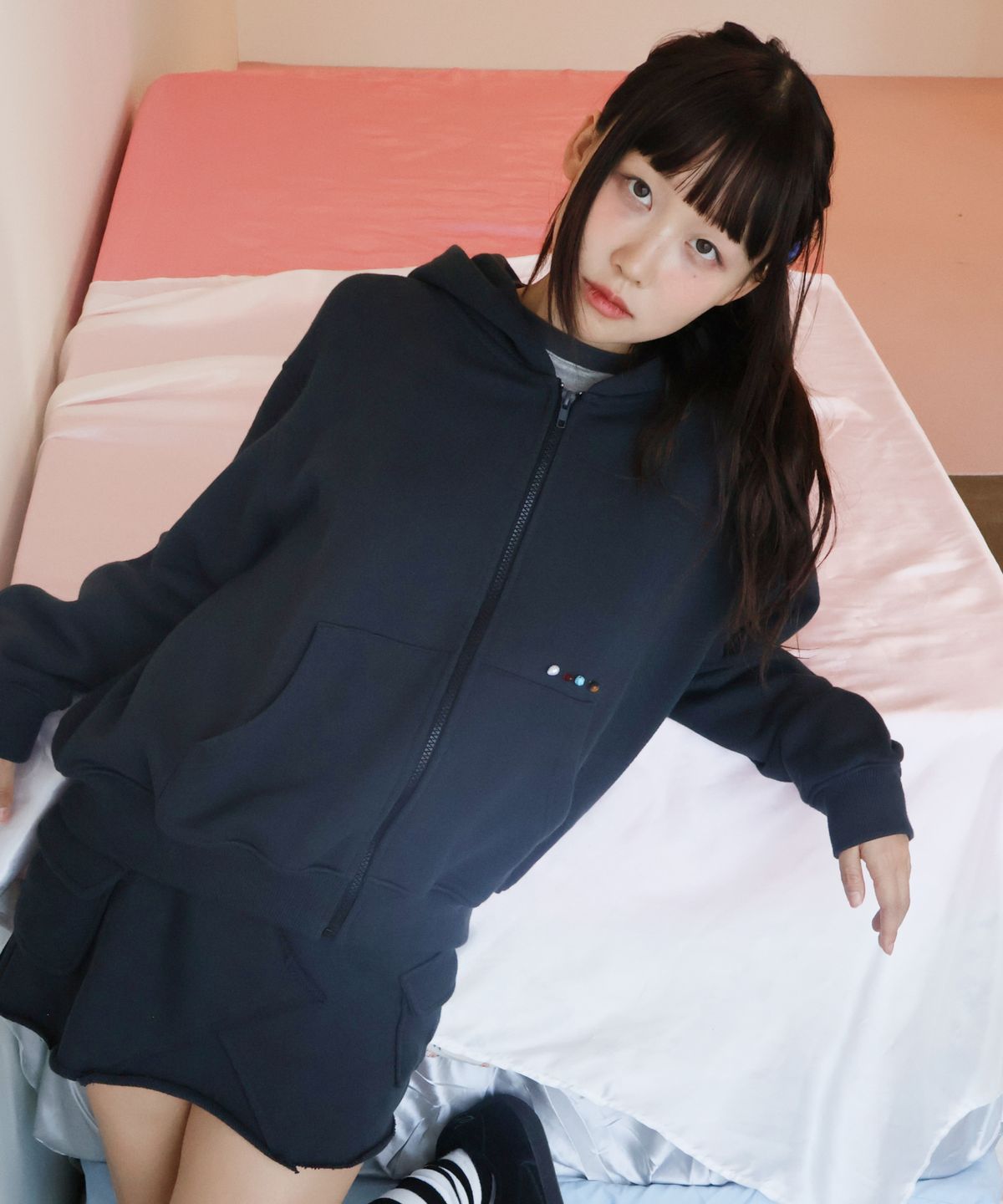 키코지(KIKOZY) Macaroon Hood zip up_Chacoal