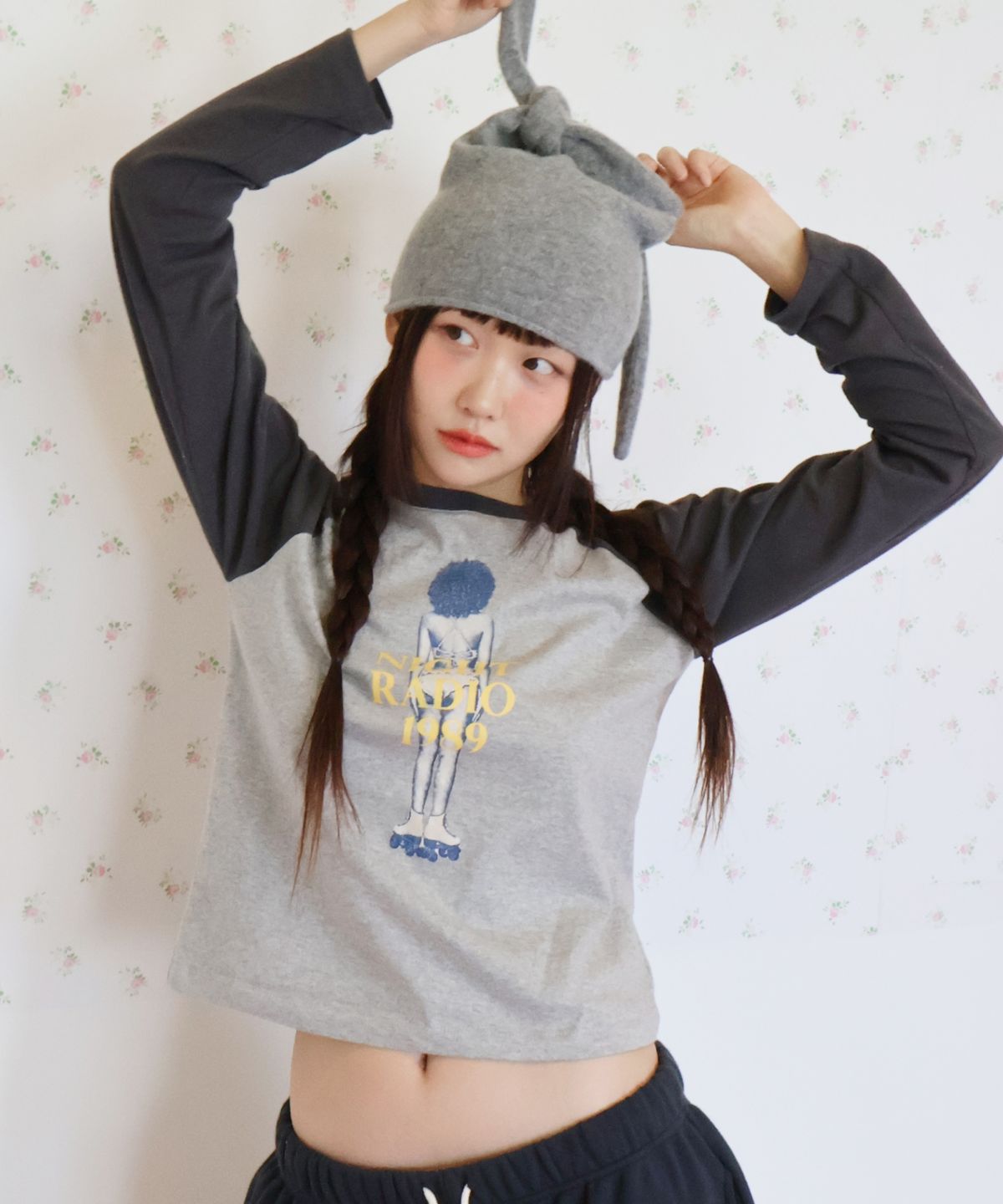 키코지(KIKOZY) Night Radio Raglan T-shirt_Chacoal