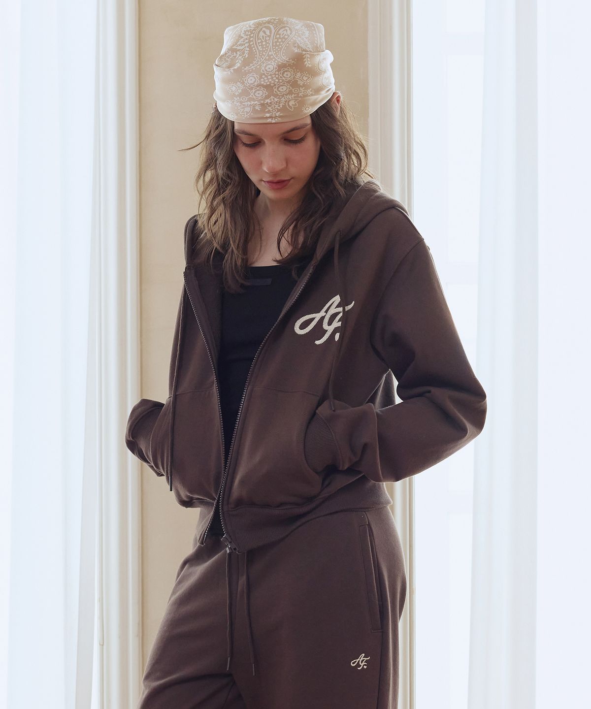 애프터아워즈(AFTERHOURS) LOGO EMBROIDERED HOODIE ZIP-UP (BROWN)