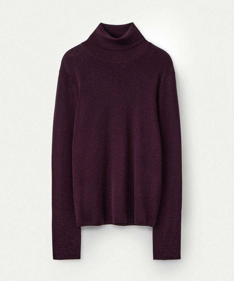 Weightless wool turtle neck pullover_Black berry