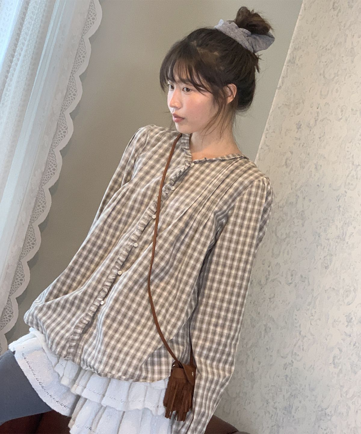 론론(RONRON) CHECK RUFFLE PINTUCK BLOUSE BROWN