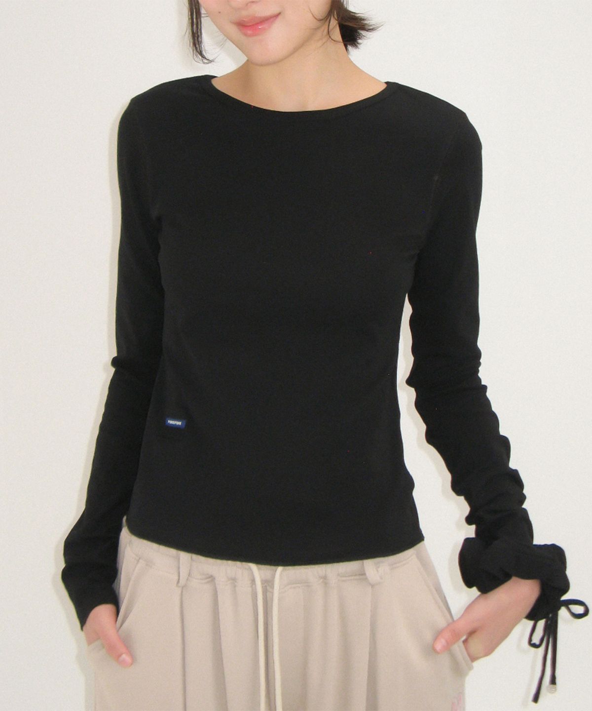 론론(RONRON) SCRUNCHIE SET LETTUCE SLIM LONG SLEEVE BLACK