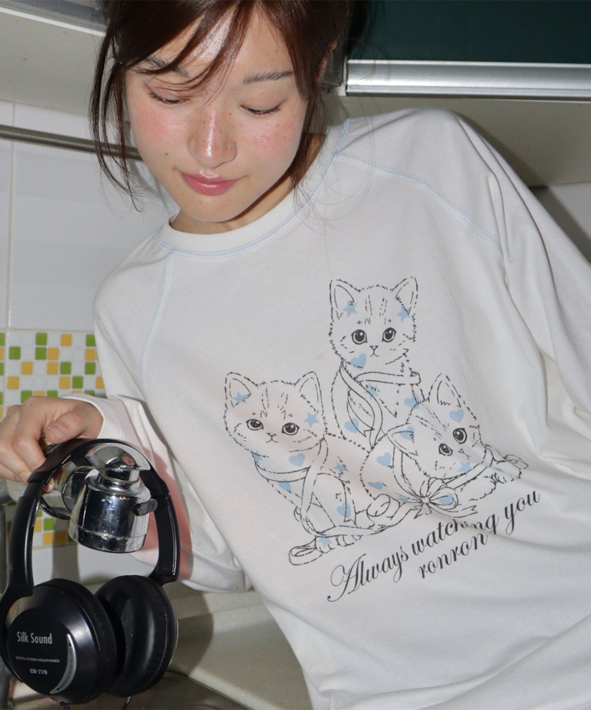 론론(RONRON) KITTY CATS RAGLAN LONG SLEEVE WHITE