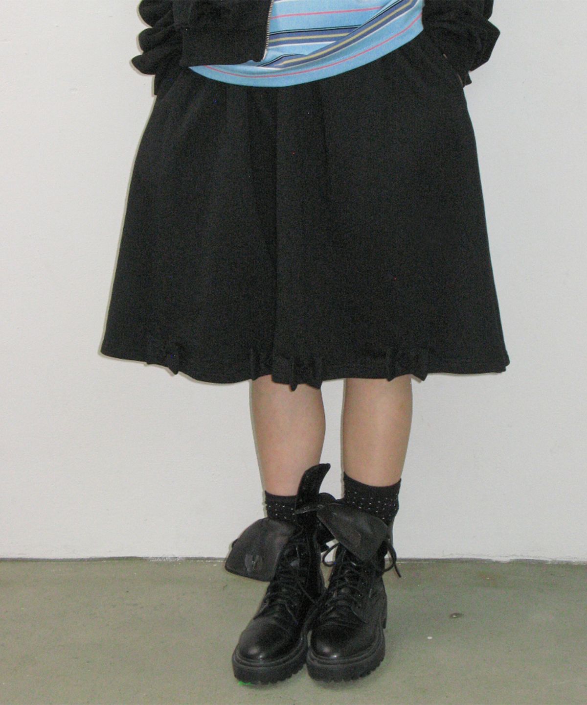 론론(RONRON) BUTTON RIBBON SWEAT MIDI SKIRT BLACK